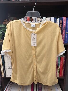 Lee Yellow Button-Front Top with White Lace Trim